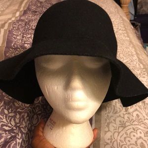 Black sun hat